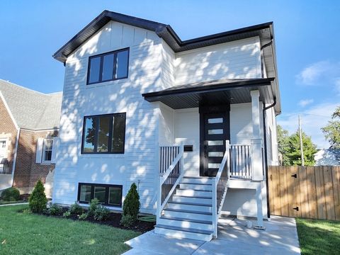 Tiny photo for 5605 N Overhill Avenue, Chicago, IL 60631 (MLS # 12490651)