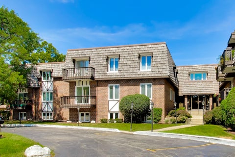 Photo of 2300 W Talcott Road #2C, Park Ridge, IL 60068 (MLS # 12752880)