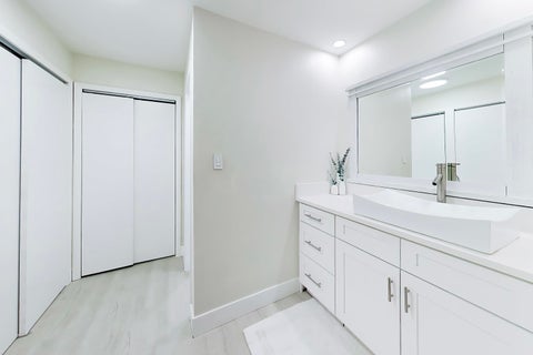Tiny photo for 2300 W Talcott Road #2C, Park Ridge, IL 60068 (MLS # 12752880)