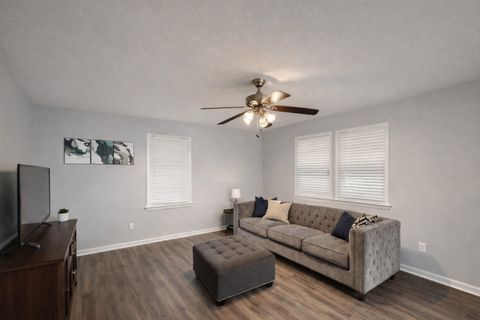 Tiny photo for 10043 S Oglesby Avenue, Chicago, IL 60617 (MLS # 12579687)