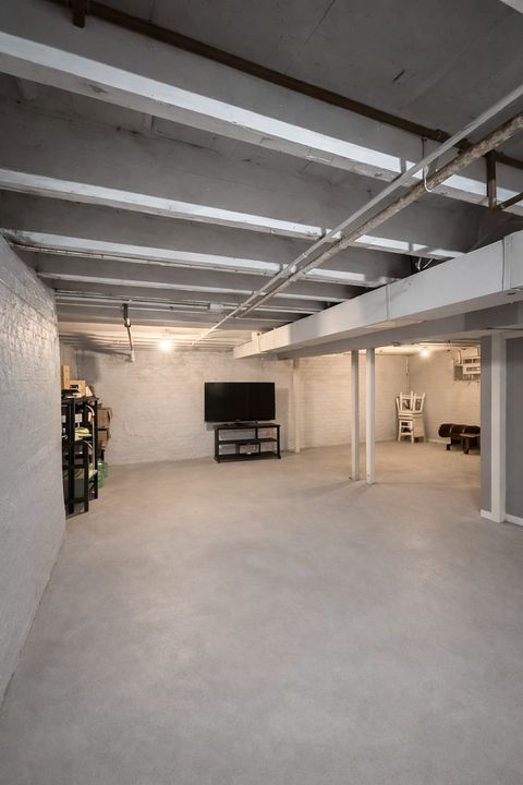 Tiny photo for 10043 S Oglesby Avenue, Chicago, IL 60617 (MLS # 12579687)