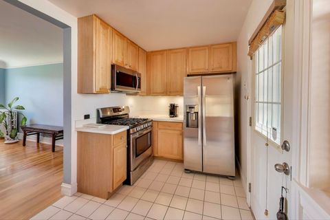 Tiny photo for 2300 W FARWELL Avenue #3, Chicago, IL 60645 (MLS # 12484604)