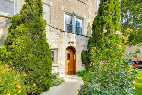 Tiny photo for 2300 W FARWELL Avenue #3, Chicago, IL 60645 (MLS # 12484604)