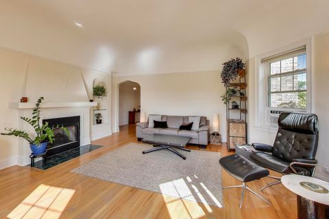 Tiny photo for 2300 W FARWELL Avenue #3, Chicago, IL 60645 (MLS # 12484604)