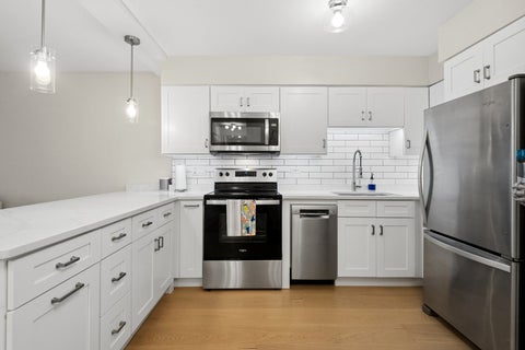Tiny photo for 1560 N Sandburg Terrace #2109J, Chicago, IL 60610 (MLS # 12734990)