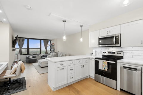 Tiny photo for 1560 N Sandburg Terrace #2109J, Chicago, IL 60610 (MLS # 12734990)
