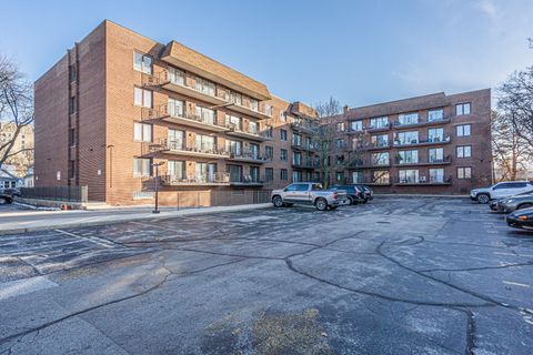 Tiny photo for 5200 Oakton Street #403, Skokie, IL 60077 (MLS # 12548111)