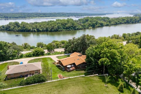 Tiny photo for 3113 W Canal Shore Drive, Leclaire, IA 52753 (MLS # 12706669)