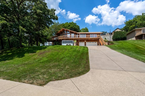 Tiny photo for 3113 W Canal Shore Drive, Leclaire, IA 52753 (MLS # 12706669)