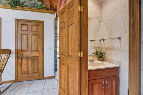 Tiny photo for 3113 W Canal Shore Drive, Leclaire, IA 52753 (MLS # 12706669)
