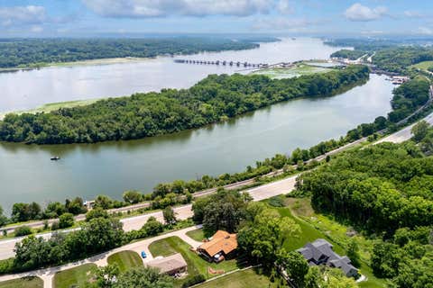 Tiny photo for 3113 W Canal Shore Drive, Leclaire, IA 52753 (MLS # 12706669)