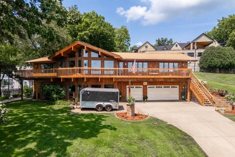 Photo of 3113 W Canal Shore Drive, Leclaire, IA 52753 (MLS # 12706669)