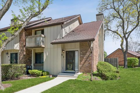 Photo of 32 Kyle Court #32, Willowbrook, IL 60527 (MLS # 12612547)