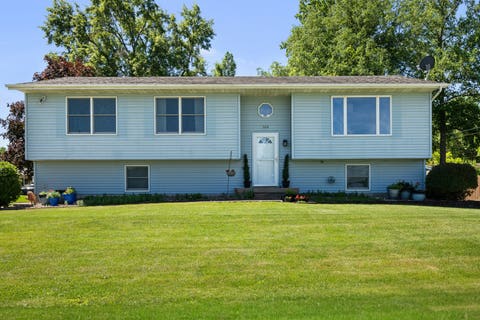 Photo of 504 4th Avenue W, Andalusia, IL 61232 (MLS # 12677891)