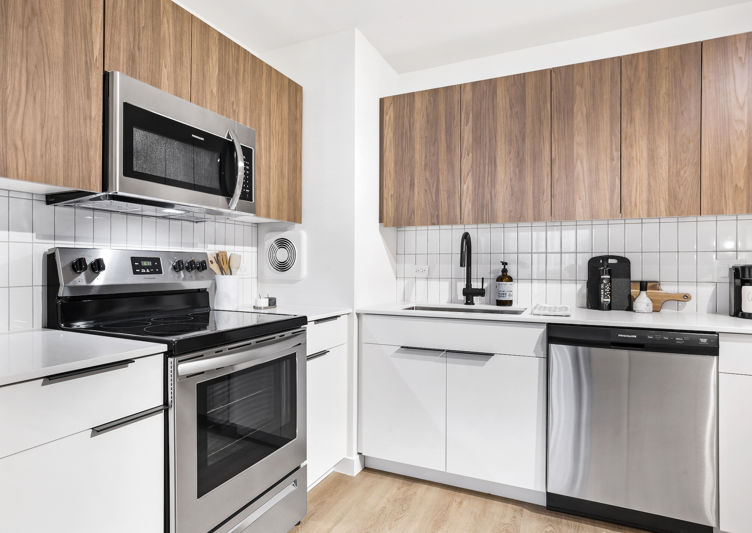 1250 N LaSalle Street 1008