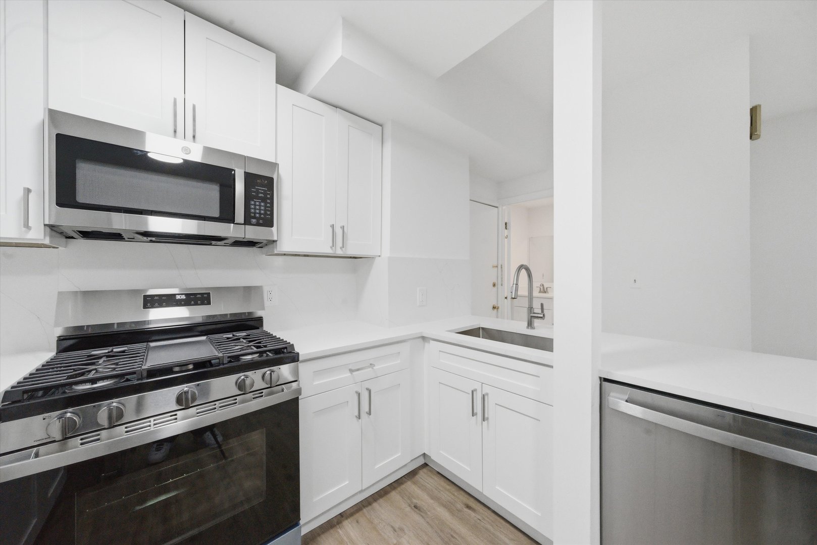 3037 N southport Avenue 2R