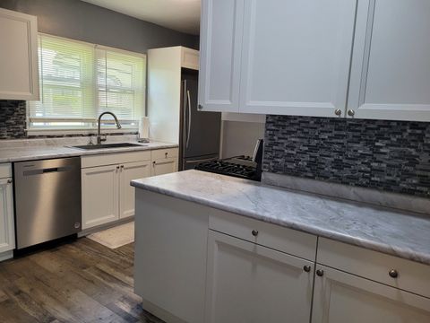 Tiny photo for 921 Airport Road, Mt Vernon, IL 62864 (MLS # 12575426)