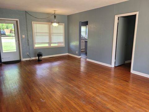 Tiny photo for 921 Airport Road, Mt Vernon, IL 62864 (MLS # 12575426)