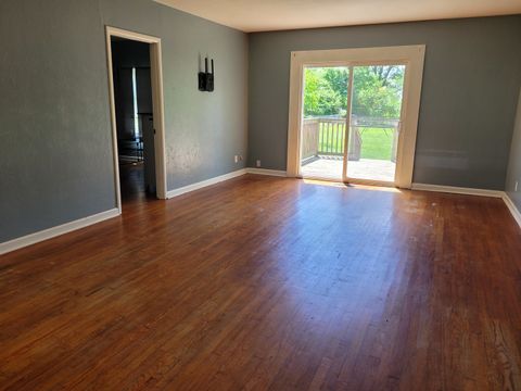 Tiny photo for 921 Airport Road, Mt Vernon, IL 62864 (MLS # 12575426)