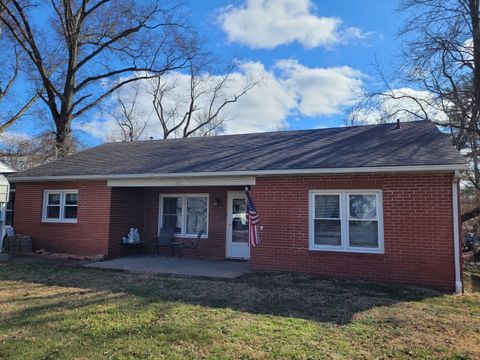 Tiny photo for 921 Airport Road, Mt Vernon, IL 62864 (MLS # 12575426)