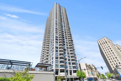 2020 N Lincoln Park West Avenue 36K Chicago IL 60614