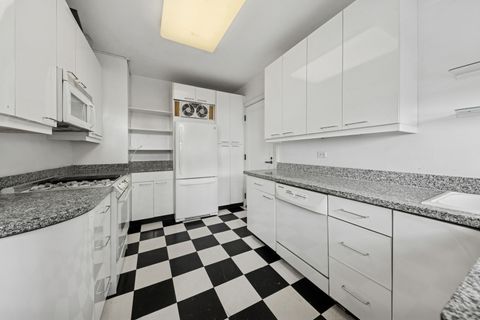 Tiny photo for 2440 N Lakeview Avenue #11D, Chicago, IL 60614 (MLS # 12466395)