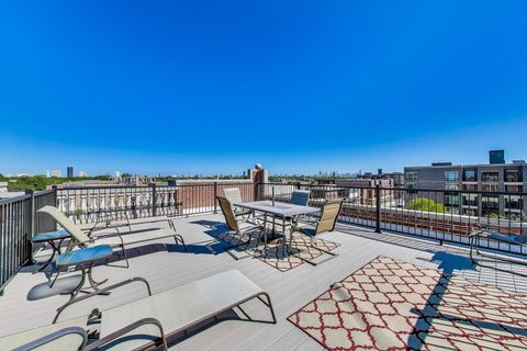 Tiny photo for 5250 N Lincoln Avenue #3C, Chicago, IL 60625 (MLS # 12490341)