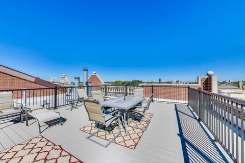 Tiny photo for 5250 N Lincoln Avenue #3C, Chicago, IL 60625 (MLS # 12490341)