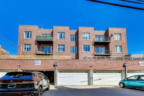 Tiny photo for 5250 N Lincoln Avenue #3C, Chicago, IL 60625 (MLS # 12490341)