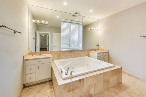 Tiny photo for 5250 N Lincoln Avenue #3C, Chicago, IL 60625 (MLS # 12490341)