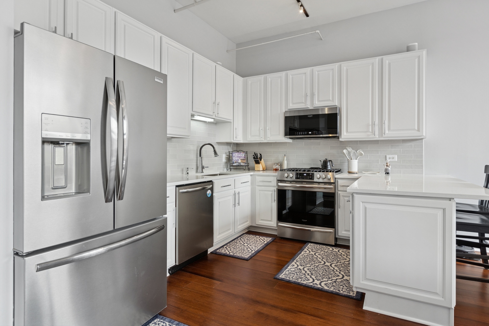 400 W Ontario Street 513