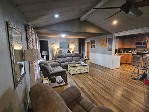 Tiny photo for 686 Airport Road, Metropolis, IL 62960 (MLS # 100000573)