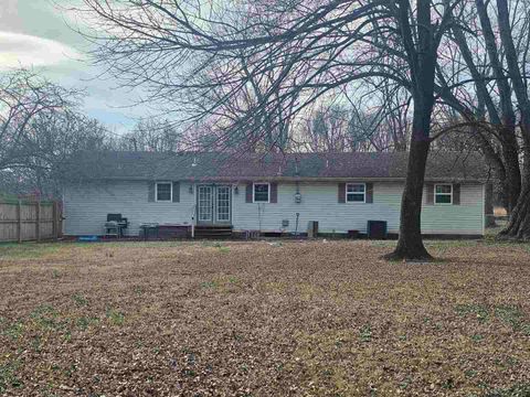 Tiny photo for 686 Airport Road, Metropolis, IL 62960 (MLS # 100000573)