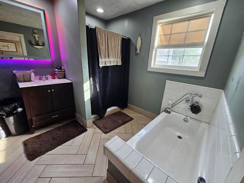 Tiny photo for 686 Airport Road, Metropolis, IL 62960 (MLS # 100000573)