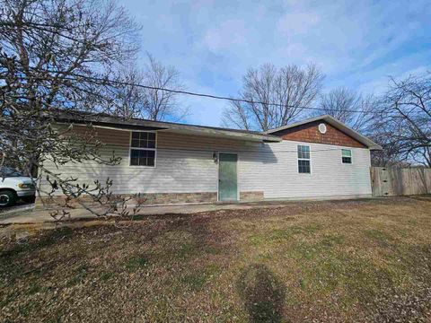 Tiny photo for 686 Airport Road, Metropolis, IL 62960 (MLS # 100000573)