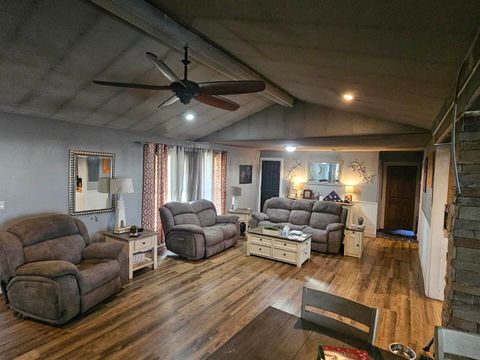 Tiny photo for 686 Airport Road, Metropolis, IL 62960 (MLS # 100000573)