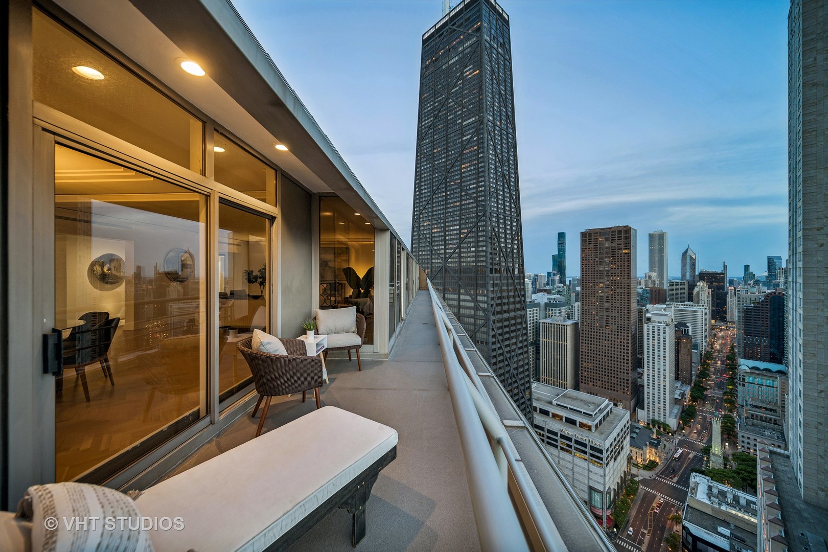 950 N MICHIGAN Avenue 4904
