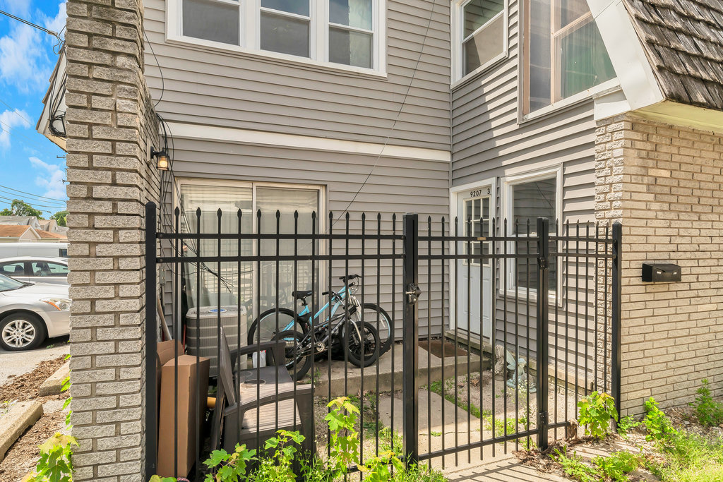 9207 S Kedzie Avenue 3