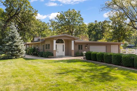 407 E Oakwood Drive Barrington IL 60010