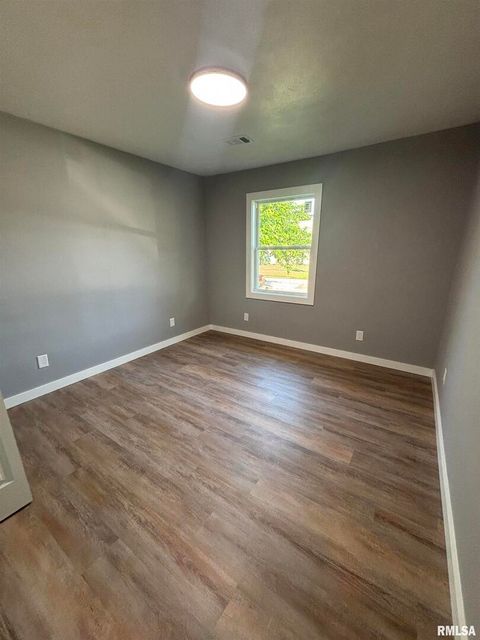 Tiny photo for 710 Catherine St Street, Metropolis, IL 62960 (MLS # EB458522)