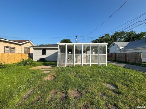 Tiny photo for 710 Catherine St Street, Metropolis, IL 62960 (MLS # EB458522)