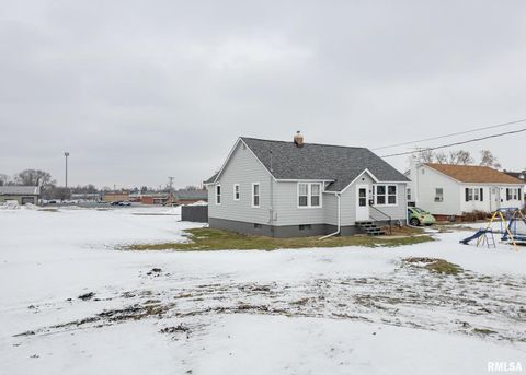 Tiny photo for 116 W GARFIELD Street, Kewanee, IL 61443 (MLS # QC4270012)