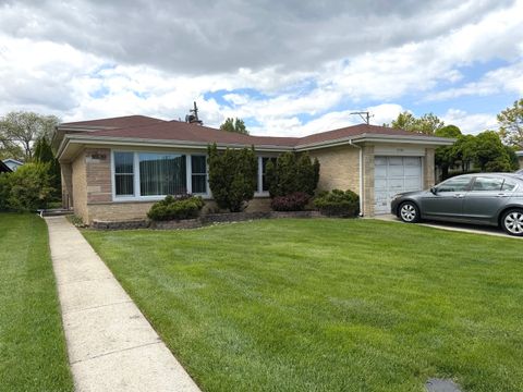 Photo of 7150 N Crawford Avenue, Lincolnwood, IL 60712 (MLS # 12638811)