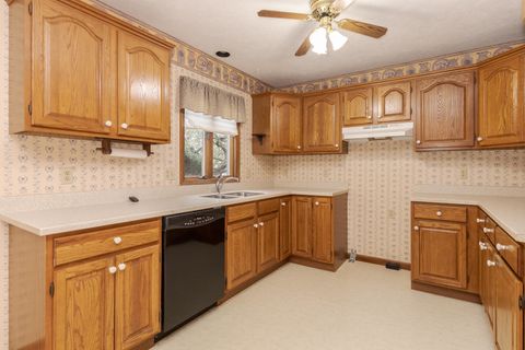 Tiny photo for 1402 E Indiana Avenue, Pontiac, IL 61764 (MLS # 12605394)