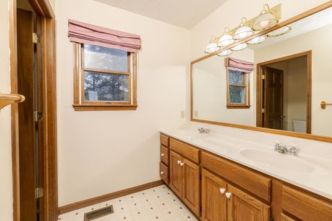 Tiny photo for 1402 E Indiana Avenue, Pontiac, IL 61764 (MLS # 12605394)