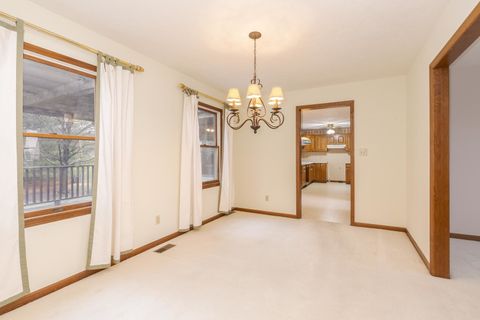 Tiny photo for 1402 E Indiana Avenue, Pontiac, IL 61764 (MLS # 12605394)