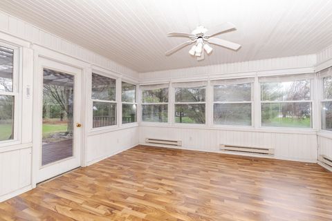 Tiny photo for 1402 E Indiana Avenue, Pontiac, IL 61764 (MLS # 12605394)