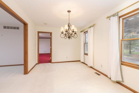 Tiny photo for 1402 E Indiana Avenue, Pontiac, IL 61764 (MLS # 12605394)