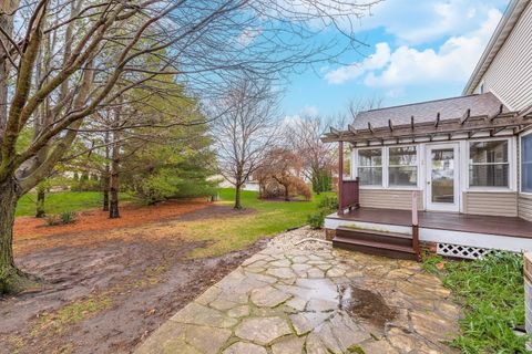 Tiny photo for 1402 E Indiana Avenue, Pontiac, IL 61764 (MLS # 12605394)