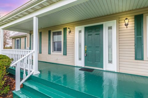 Tiny photo for 1402 E Indiana Avenue, Pontiac, IL 61764 (MLS # 12605394)